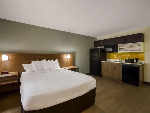 غرفة بسرير كوين، MainStay Suites Savannah Midtown 3/5