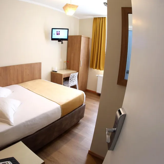 غرفة كومفورت بسرير مزدوج، Sun Hotel 1/10