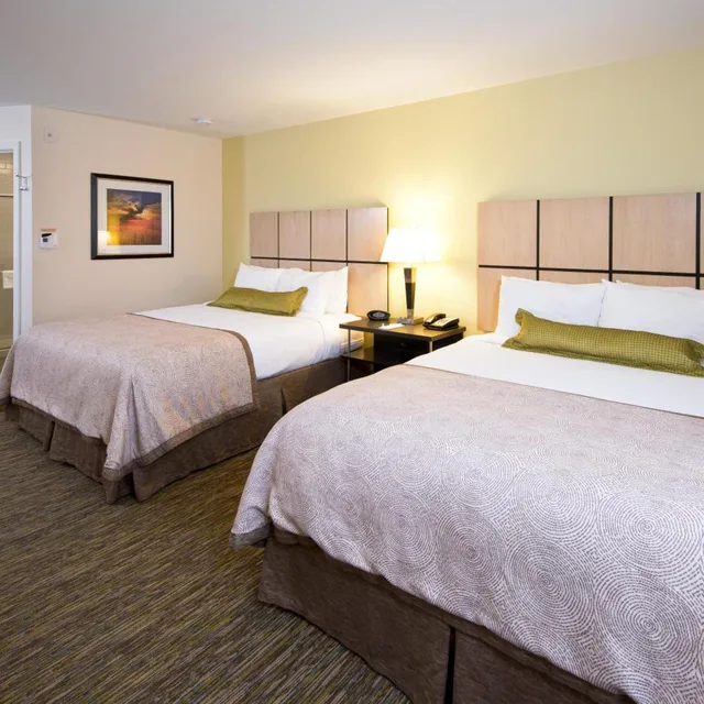 جناح بسرير كوين، Candlewood Suites Greeley 2/3