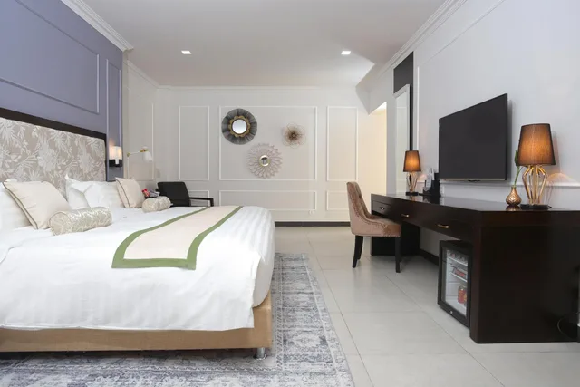 Tower, Suite, King Bed, Sofa، Queenco Casino And Hotel 2/3