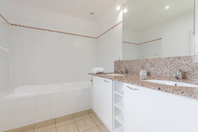 4 Rooms, Villa, 2 Queen and Twin Beds, Sofa، Villas Eurogroup La Prade 7/8