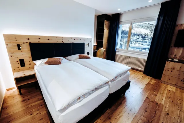 غرفة كلاسيكية عائلية بسريرين منفصلين، Laudinella Hotel 2/2