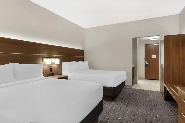 غرفة قياسية بسريرين مزدوجين لذوي الإعاقة، Holiday Inn Express Spring Hill 2/9