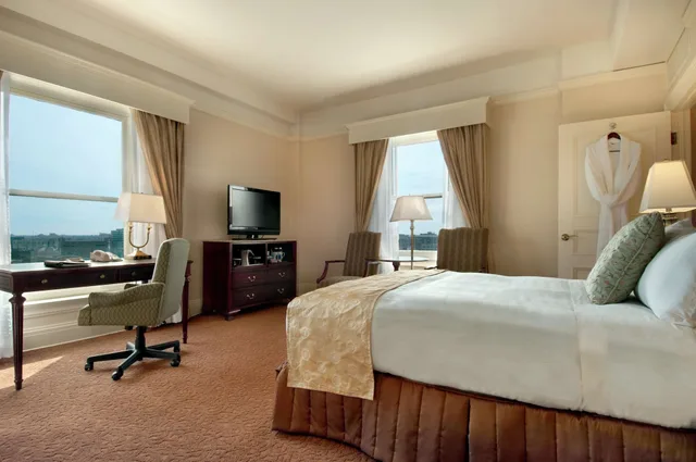 غرفة قياسية بسرير كوين، The Seelbach Hilton Louisville 1/4