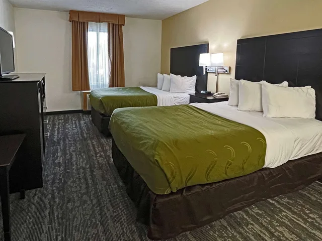 غرفة قياسية بسريرين مزدوجين، Quality Inn Traverse City 7/10