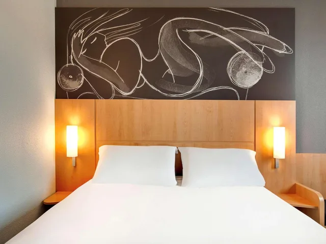 Adjoining, Double Bed، Hotel Ibis Annecy Centre Vieille Ville 4/6