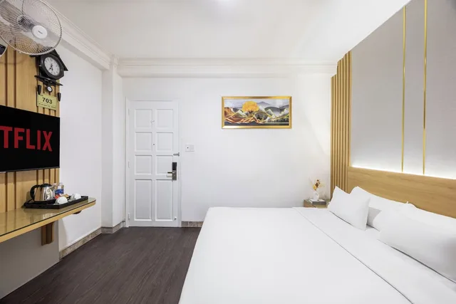 Superior, Queen Bed, A25 Hotel - 22 Nguyen Cu Trinh 3/10