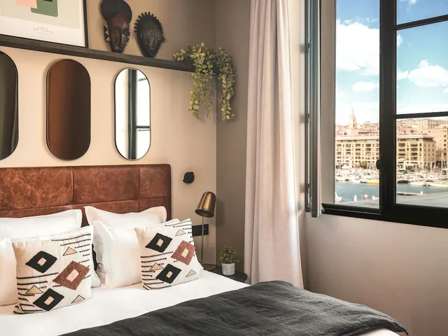 Deluxe, Triple, Queen Bed, Harbour View, Sofa, Maisons du Monde Hotel & Suites - Marseille Vieux Port 3/7