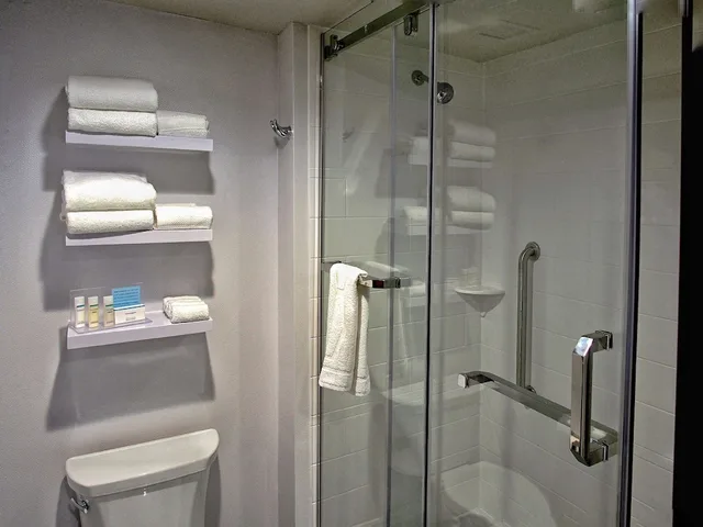 غرفة بسرير كينج للمدخنين، Hampton Inn Suites Moore Ok 5/5