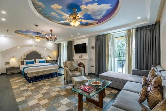 جناح بريفيليج بسرير كينج، Sterling Marbella Dehradun 4/8