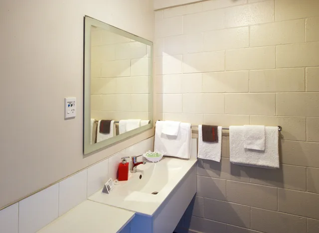 1 Bedroom, Apartment, 1 Double and 3 Single Beds، AMBASSADOR THERMAL MOTEL 3/3