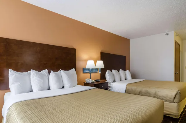 Room, Double Bed, Quality Inn Osceola, IA 1/2