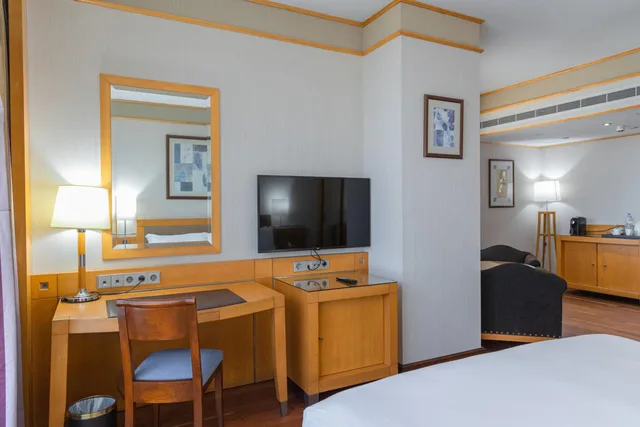 غرفة ركنية، Crowne Plaza Hotel Beirut 6/8