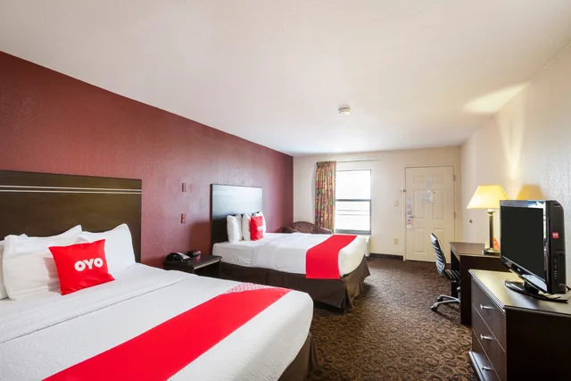 غرفة بسريرين كوين لغير المدخنين، OYO Hotel LSU 3/5