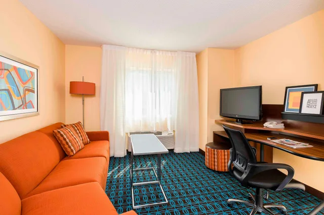 Room, King Bed, Fairfield Inn And Suites By Marriott Mansfield Ontario 2/4