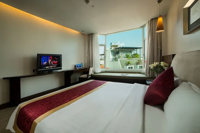 غرفة سوبيريور بسرير كينج بإطلالة على المدينة، The Hanoi Club Hotel Lake Palais Residences 1/4
