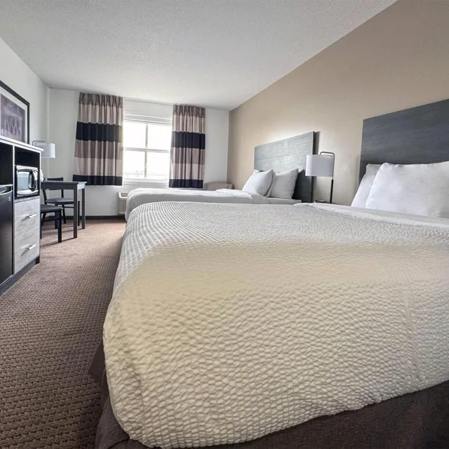Room, King Bed, 2 Queen Beds, Ramada by Wyndham Sherwood Park 7/10