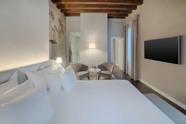 جناح بسرير كوين مع سرير إضافي، NH Collection Palazzo Verona 6/10