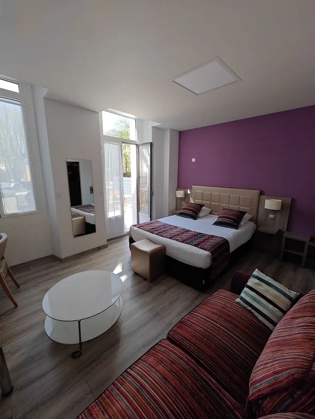 Superior, Quadruple, Queen Bed, Sofa, Hotel the Originals Sens Archotel 3/8