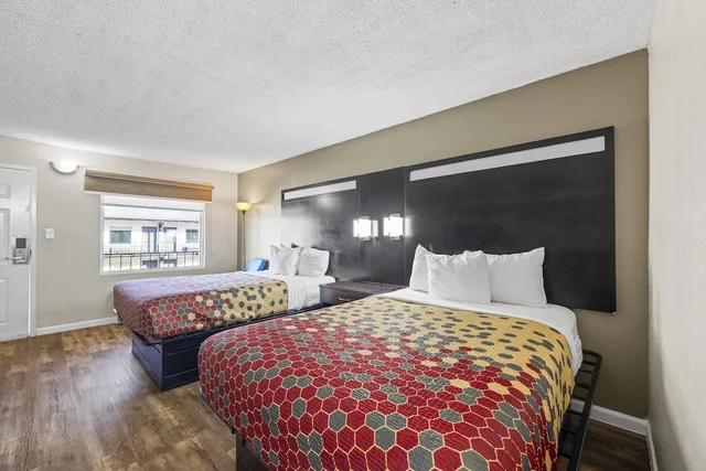 غرفة قياسية بسريرين مزدوجين، Econo Lodge Lavonia, GA 1/5
