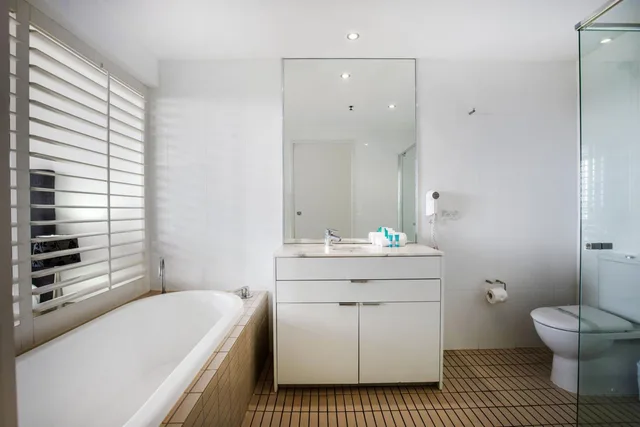 شقة بسرير كوين وسرير مزدوج بإطلالة على الحديقة بغرفتي نوم، Ultra Broadbeach 6/8