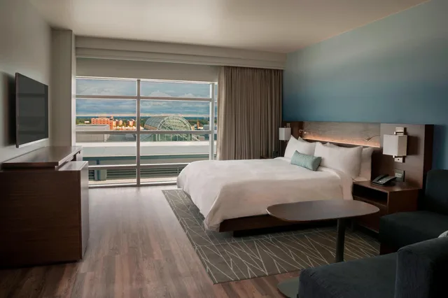 غرفة بسرير كينج، Buffalo Marriott at LECOM HARBORCENTER 1/4