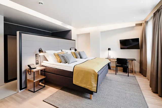 1 Bedroom, Suite, Hotel Indigo Helsinki - Boulevard 1/3