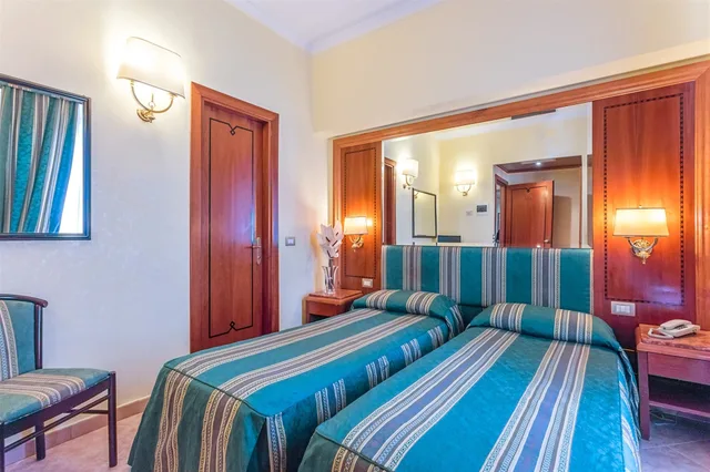 غرفة قياسية بسريرين منفصلين، Raeli Hotel Lazio 2/4
