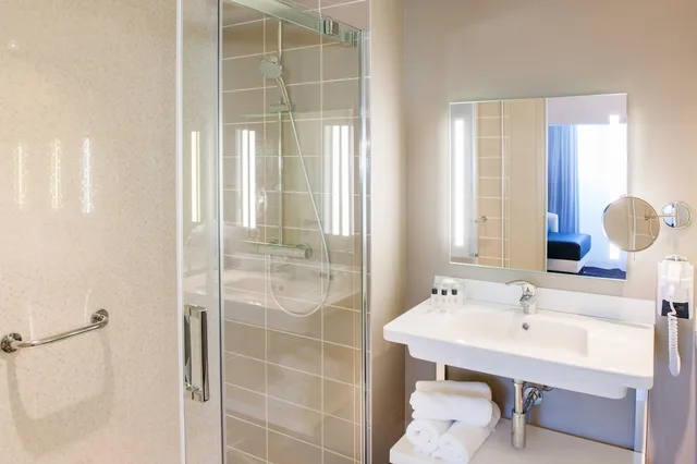 غرفة عائلية بسرير مزدوج مع أريكة، Grand Hotel Gallia And Londres 3/3