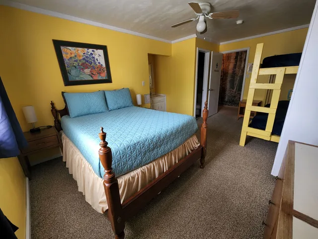 غرفة عائلية بسريرين منفصلين بحمام خاص، Inn the Clouds Hostel & Inn 1/4