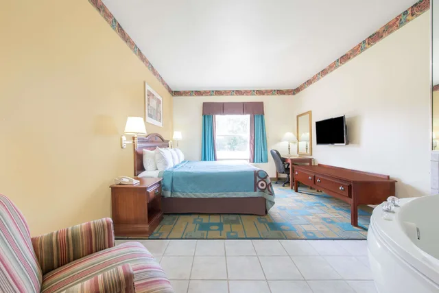 غرفة بسرير كينج بجاكوزي، Super 8 by Wyndham Fort Worth Stockyards 4/7