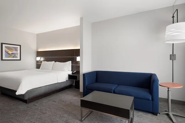 جناح بسرير كينج مع أريكة، Holiday Inn Express & Suites West Memphis 6/10