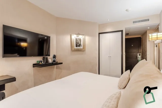 غرفة سوبيريور بسرير كوين، Hotiday Room Collection - Paris Arc de Triomphe 6/10