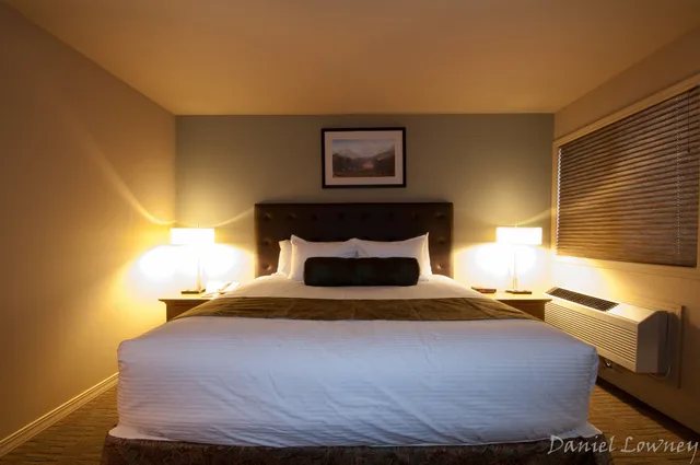 غرفة قياسية بسرير كينج، Meadow Lake Resort 1/3