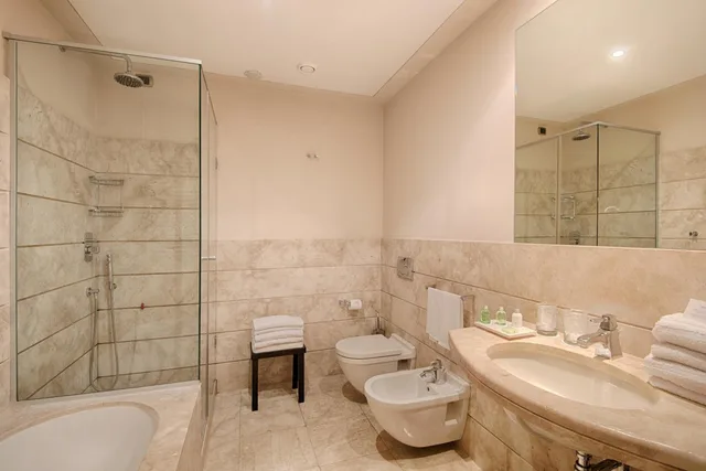 غرفة سوبيريور بسرير مزدوج أو سريرين منفصلين بإطلالة على البحر، Grand Hotel Palazzo Livorno Mgallery 6/8