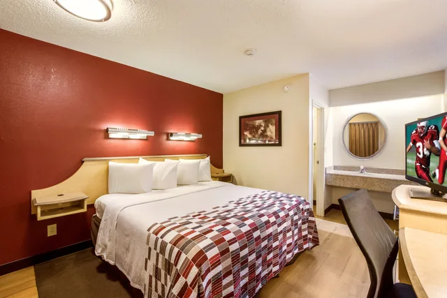 غرفة سوبيريور بسرير كينج، Red Roof Inn Detroit - Plymouth/Canton 8/9