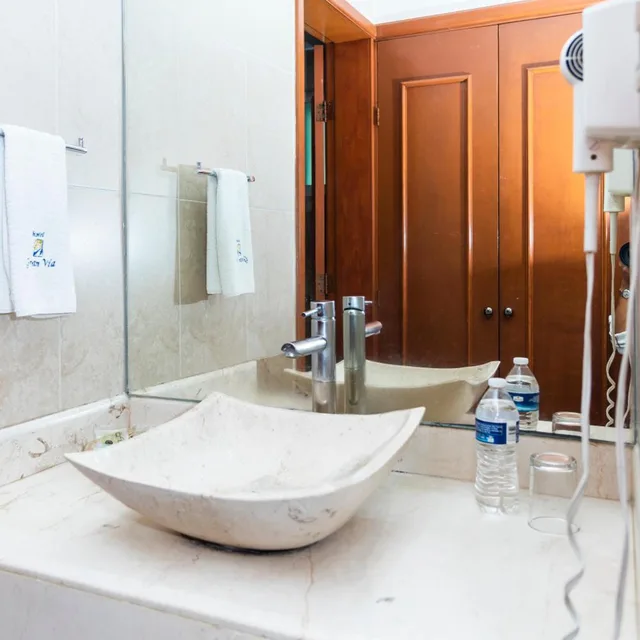 غرفة بسريرين مزدوجين، Hotel Gran Via 3/8