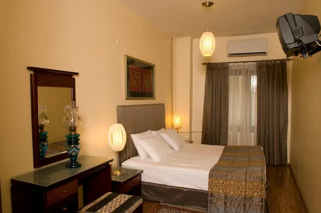 غرفة قياسية بسرير مزدوج وسرير فردي، Hotel Fehmi Bey 3/3