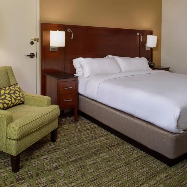 غرفة قياسية مع دخول صالة النادي، Marriott St Louis West 2/10