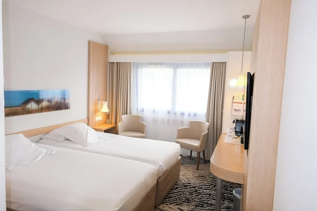 Classic, Twin Beds, City View, Pool Access، Thalazur Ouistreham 3/9