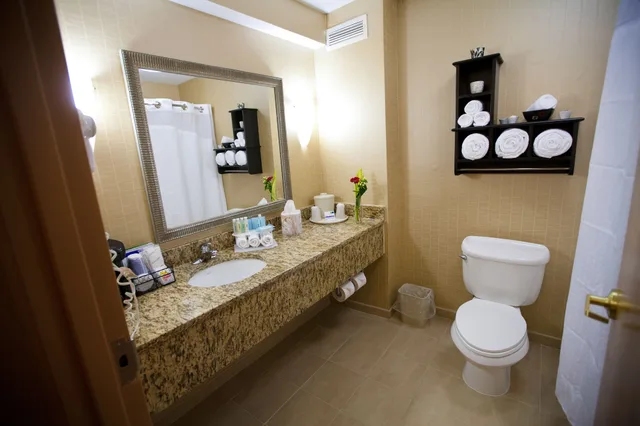 غرفة قياسية بسريرين كوين، Holiday Inn Express Hotel & Suites Vineland Millville 6/7