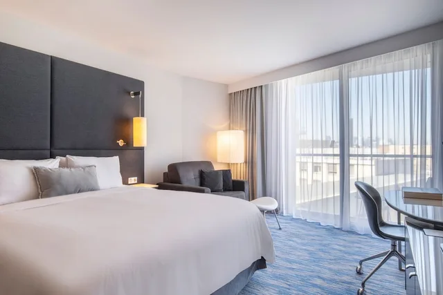 Prestige, King Bed, Balcony, Renaissance Paris Arc de Triomphe Hotel 4/10