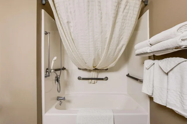 غرفة بسريرين كوين لذوي الإعاقة، Best Western Waukesha Grand 5/5