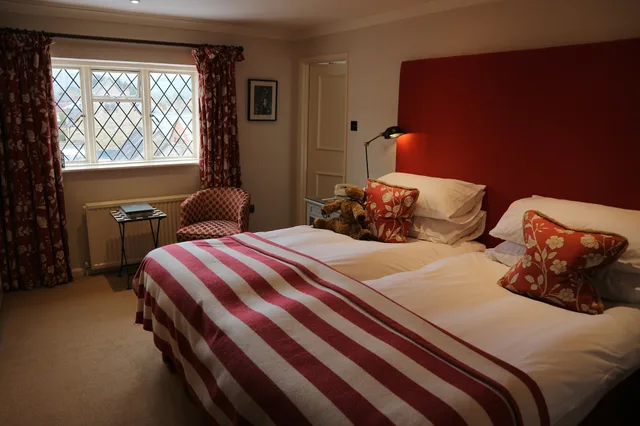 Good, Double or Twin Bed، The Broadway Hotel 1/2