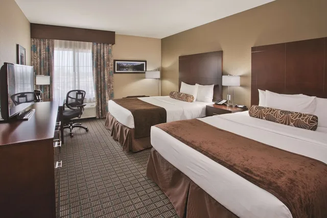 غرفة بسريرين كوين، La Quinta Inn & Suites by Wyndham Bellingham 2/3