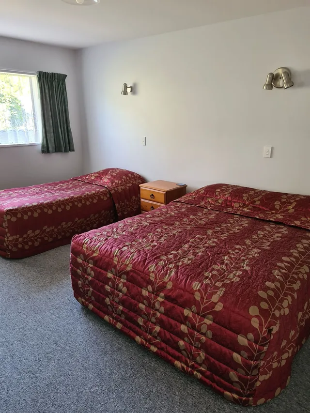 غرفة بسريرين كوين وسريرين منفصلين بغرفتي نوم، Arran Motel 3/10
