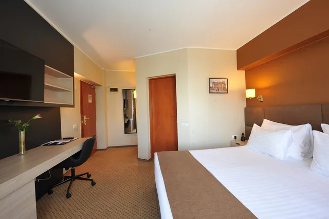 غرفة قياسية بسرير مزدوج، Crystal Palace Hotel 1/3