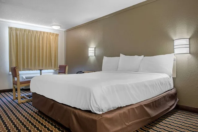 غرفة بسرير كينج لذوي الإعاقة، Rodeway Inn Sharonville - Cincinnati North 1/4