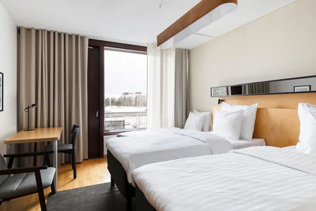 غرفة قياسية بسريرين منفصلين مع سرير إضافي، Original Sokos Hotel Tapiola Garden Espoo 2/10