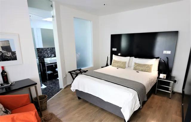 Art, Deluxe, Queen Bed, Patio، Dysart Boutique Hotel 1/2